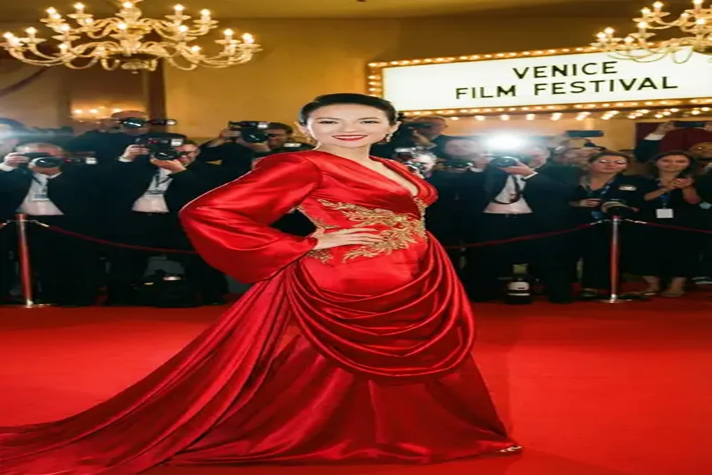 麻豆与国际知名女演员合作红毯照片