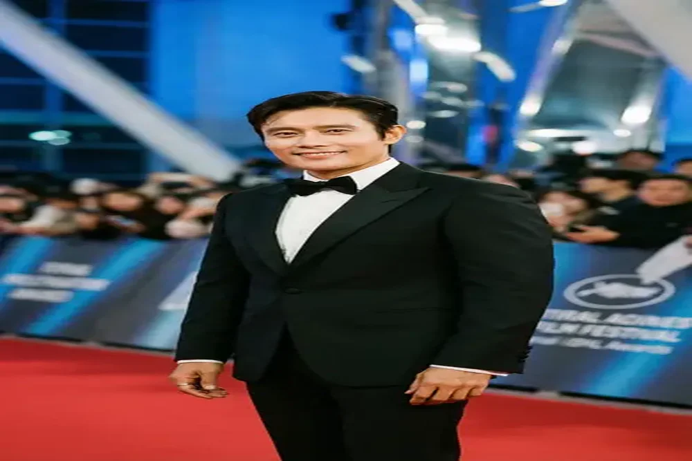 麻豆合作国际男演员红毯照